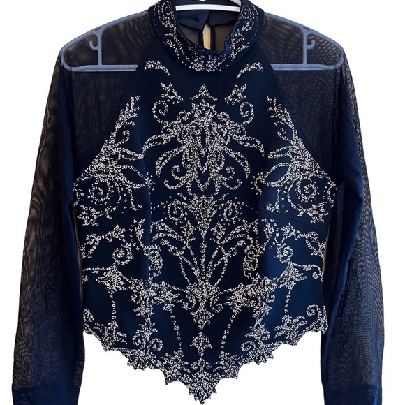 𝅺BELLESSA Vintage Fitted Blouse top EUC - Picture 1 of 11